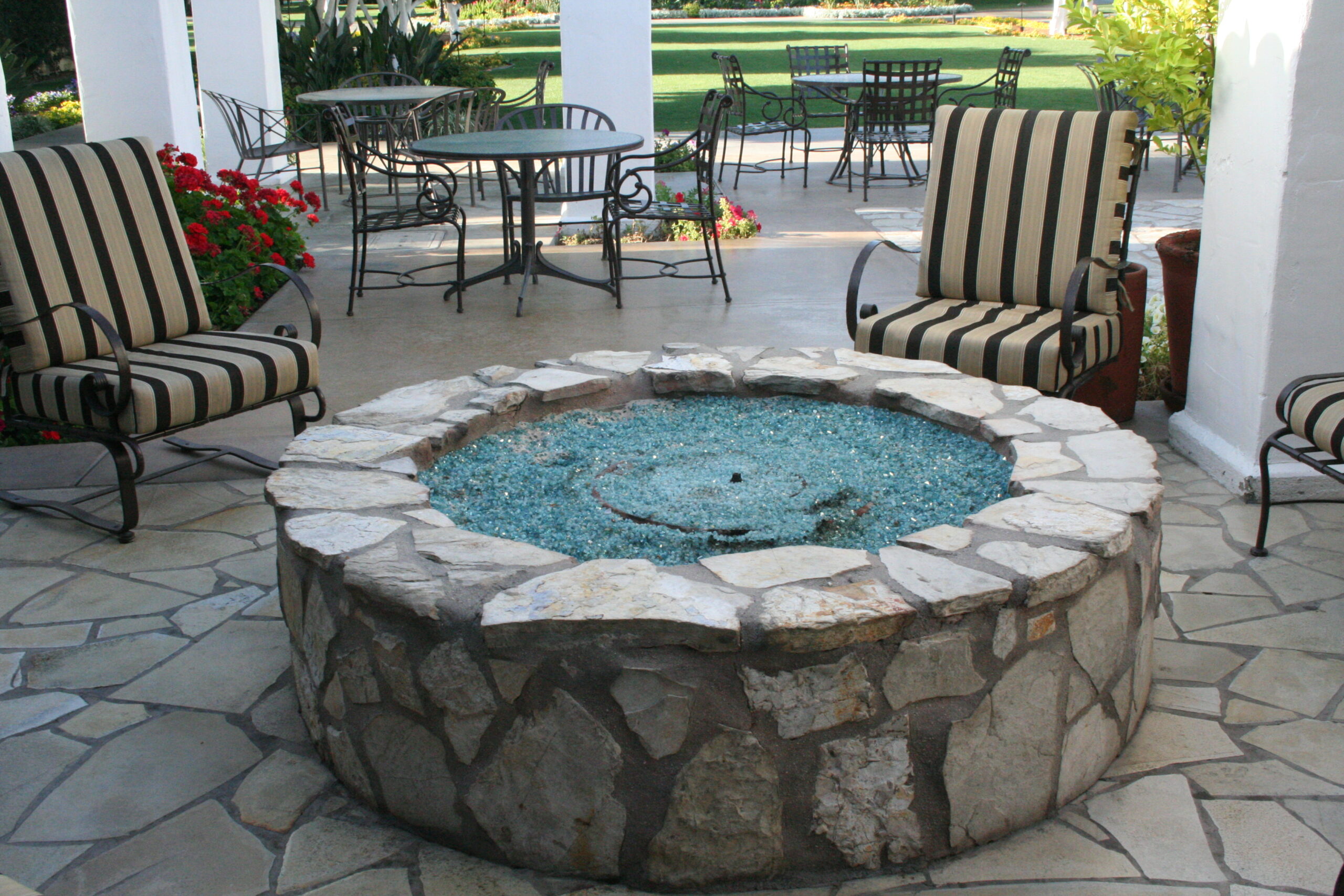 How Do You Mortar a Flagstone Patio?